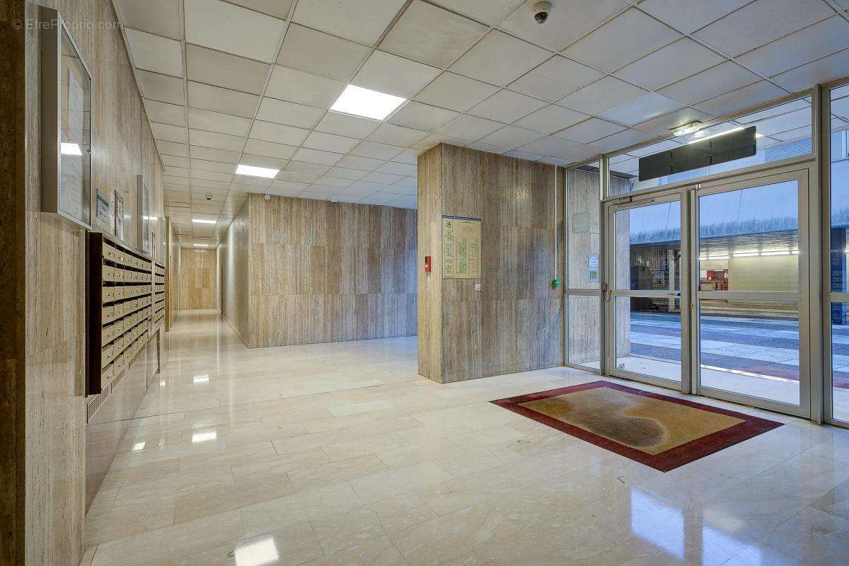 Appartement à COURBEVOIE