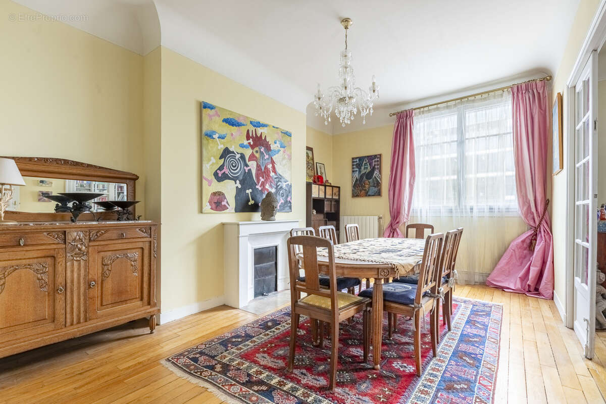 Appartement à PARIS-8E