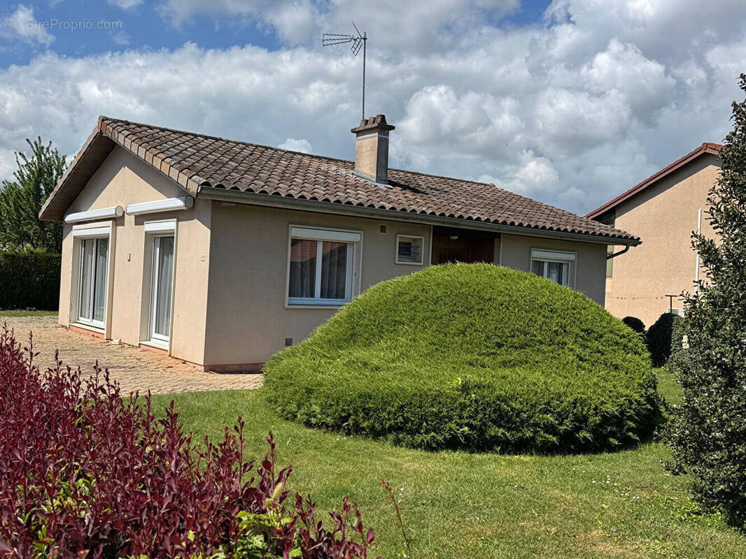 Maison à MEZERIAT