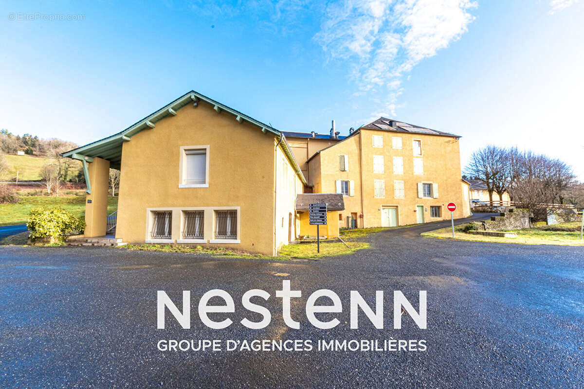 Ensemble immobilier de 8 bâtiments dont 2 maisons, 2300 m2 de surface utile sur 3 hectatres - photo 8