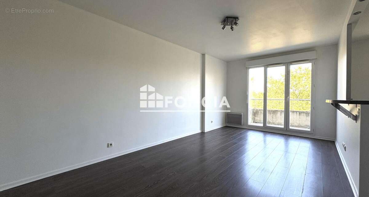 CORBEIL - Beau 3 Pièces avec balcon et parking - photo 3