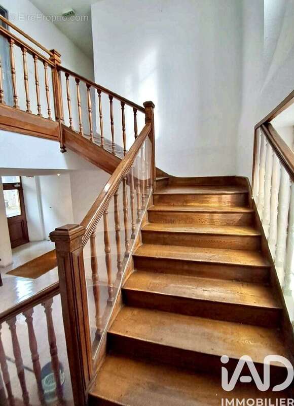 Appartement 405 m² à Loures-Barousse  - photo 3