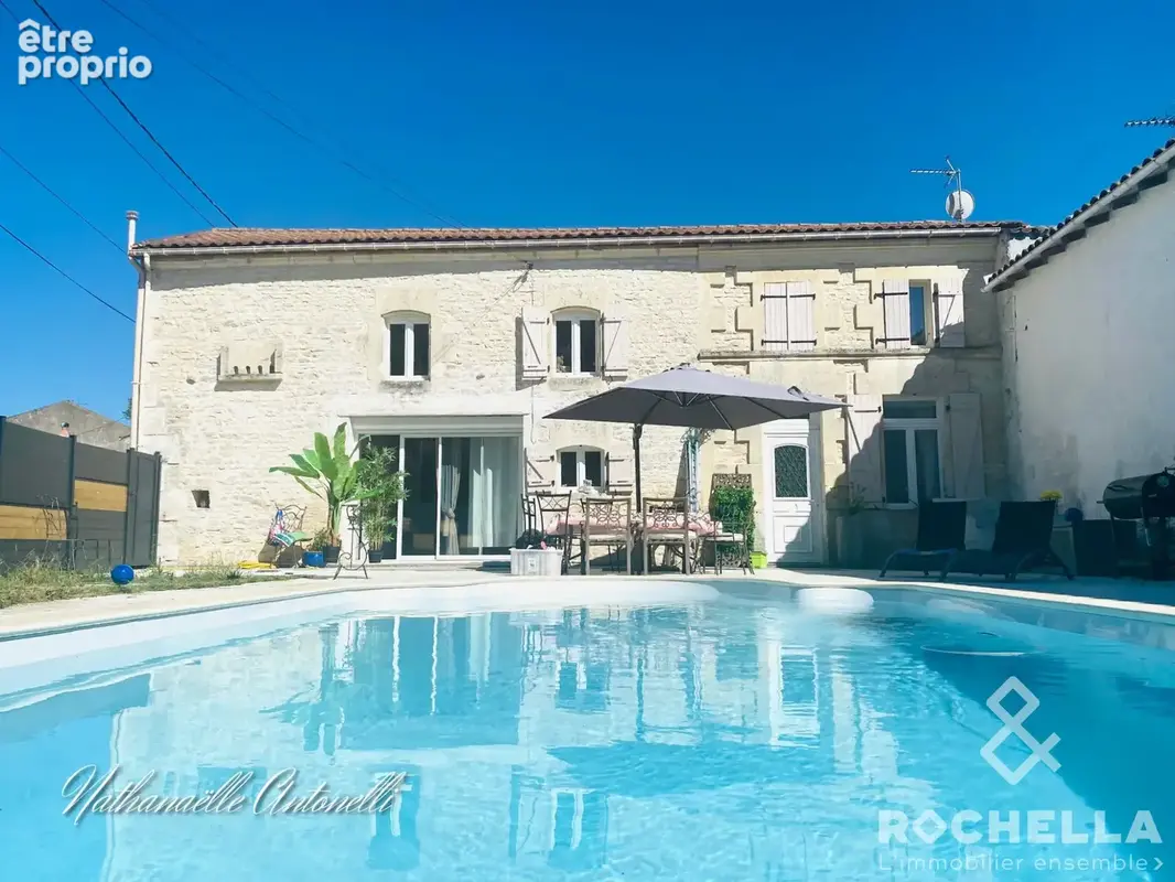 Maison à AUJAC