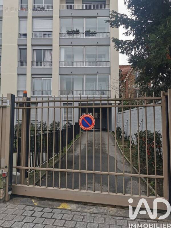 Photo 1 - Parking à LA GARENNE-COLOMBES
