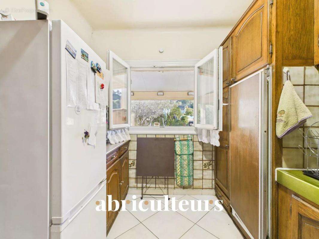 Maison à LA ROQUE-D&#039;ANTHERON