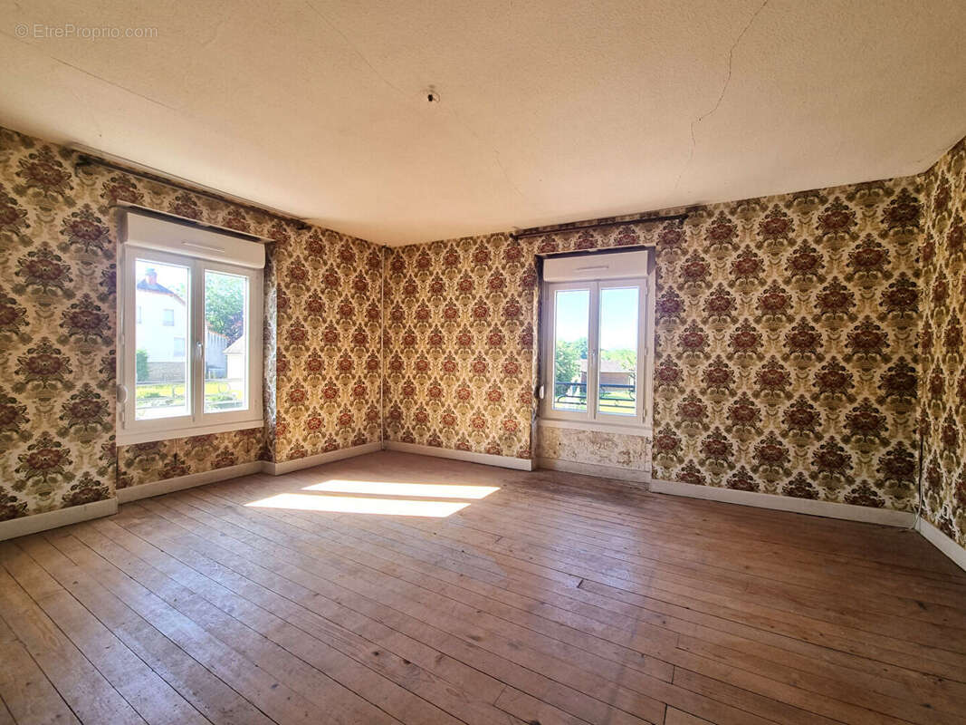 Appartement à SAILLENARD