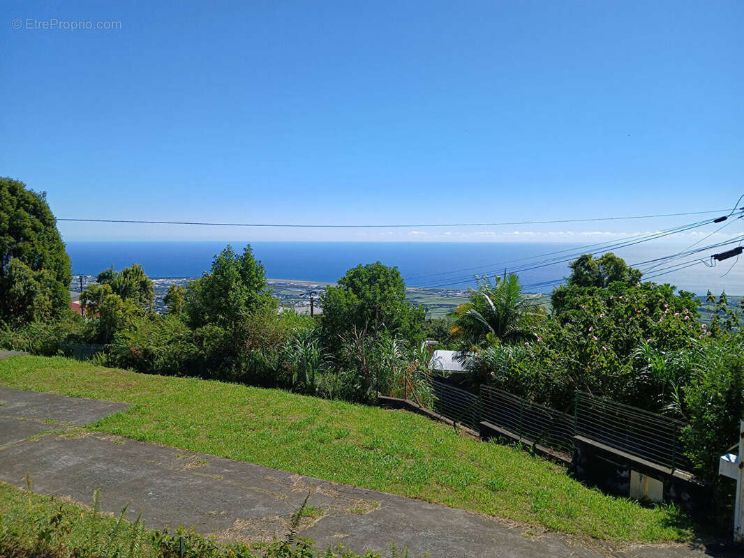 VILLA F4 sur 674 m² de terrain STE MARIE - photo 2