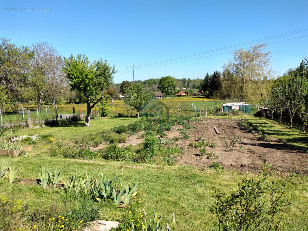 Maison à MONTECHEROUX