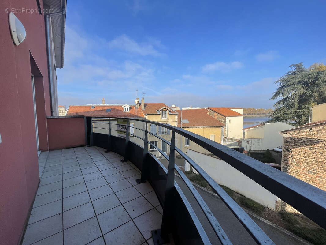 Appartement à LE COTEAU