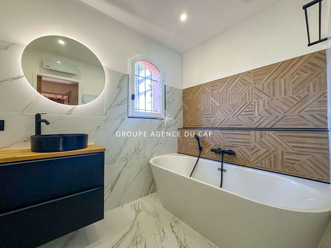 Maison à LES ISSAMBRES