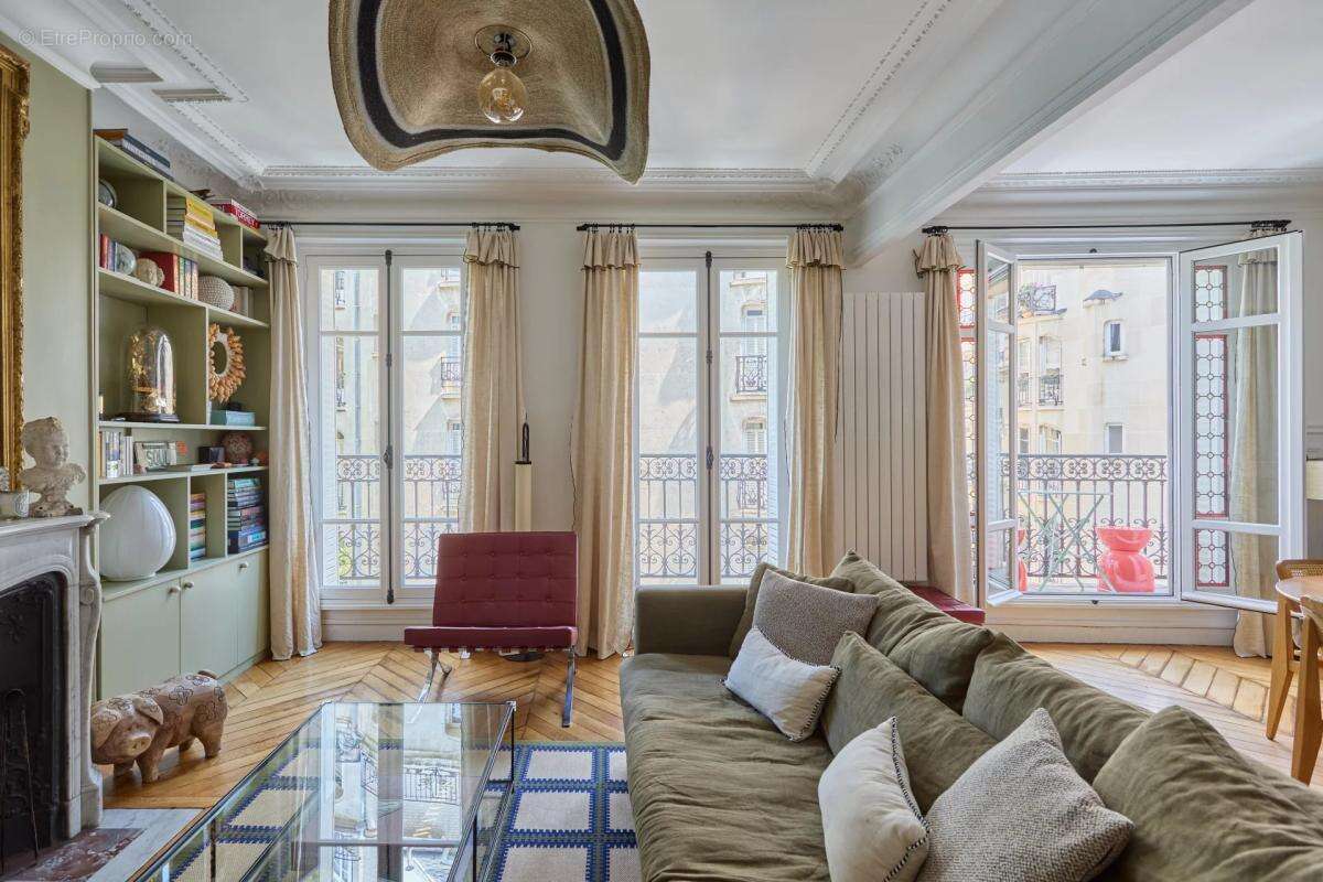 Appartement à PARIS-16E