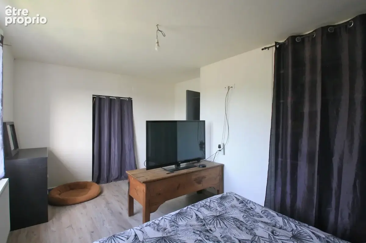 Maison rénovée,  3 chambres, sur un terrain clos de 1230 m² - photo 6