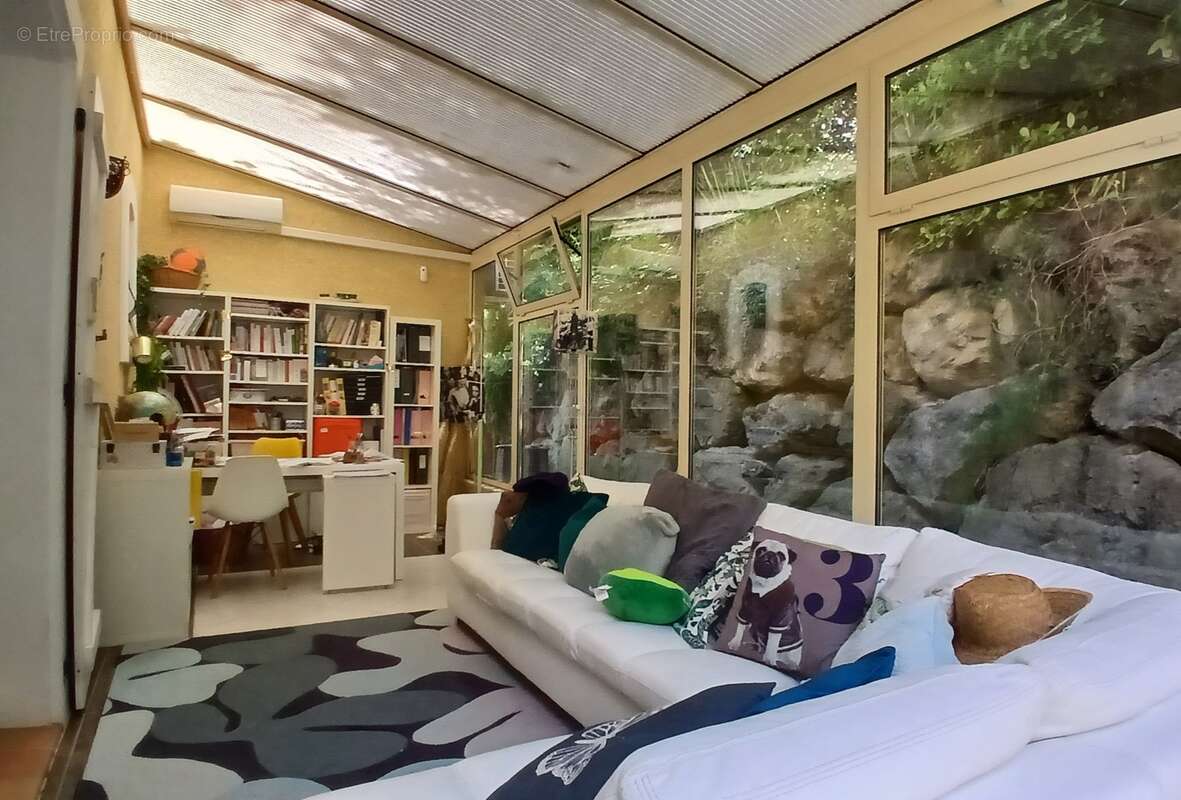 Agréable villa avec 4 chambres et 3 salles et piscine chauffée. - photo 16