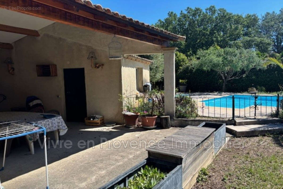 Maison à MORIERES-LES-AVIGNON