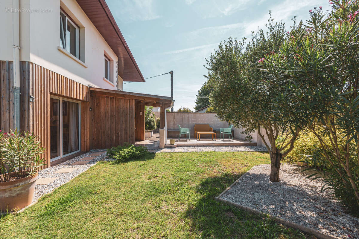 Appartement à ANGRESSE