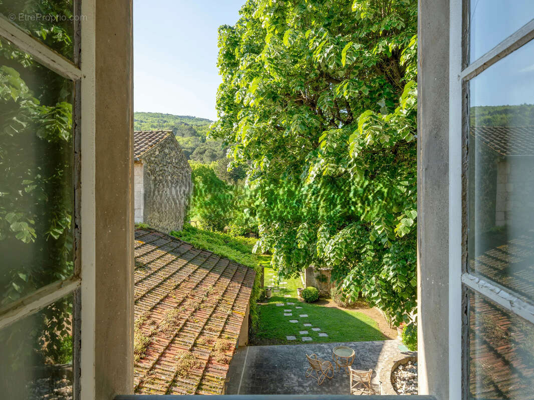 ALLEINS, maison de caractère de 350 m2, piscine, garage - photo 10