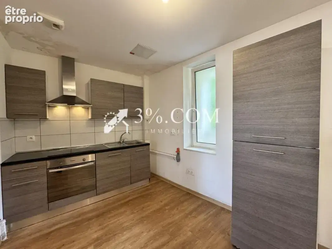 3%COM  Bel appartement F4 avec 3 chambres - balcon - parking - photo 2