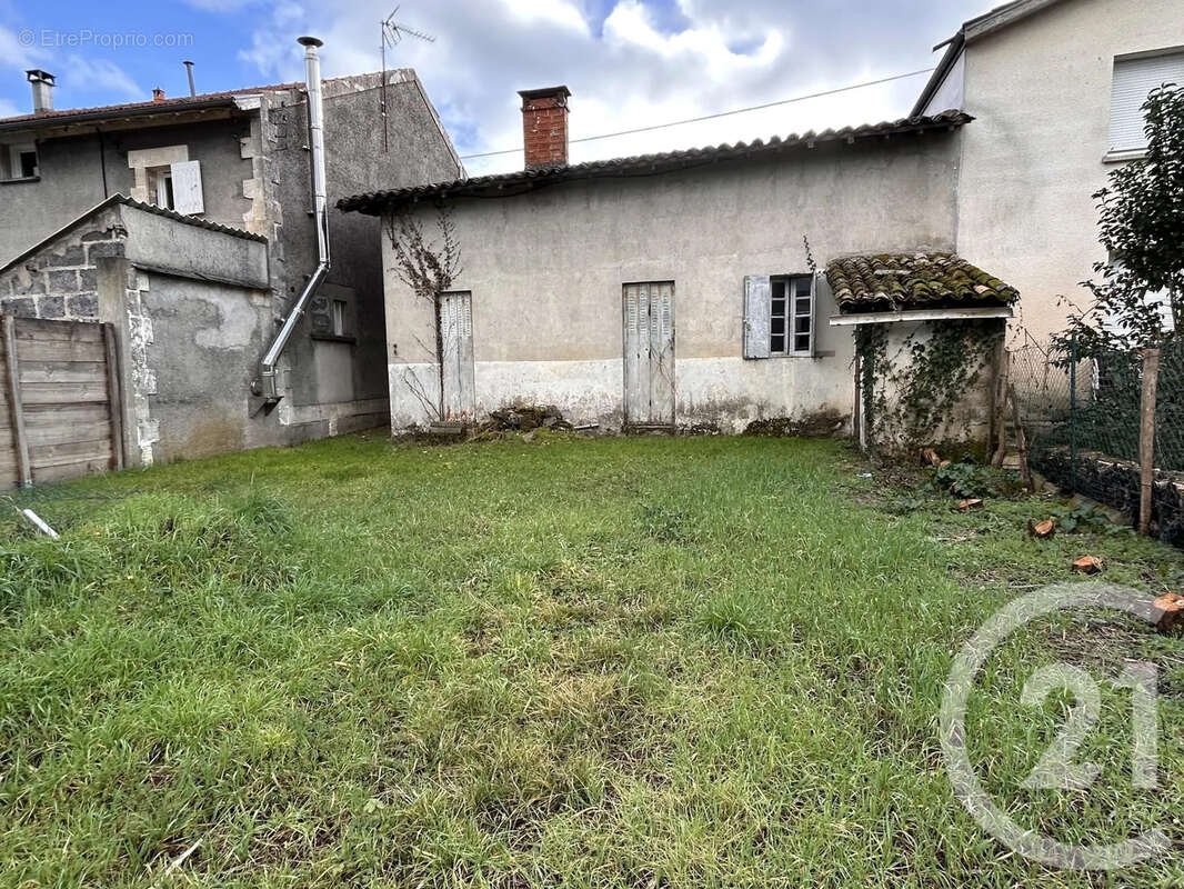 Maison à COUTRAS