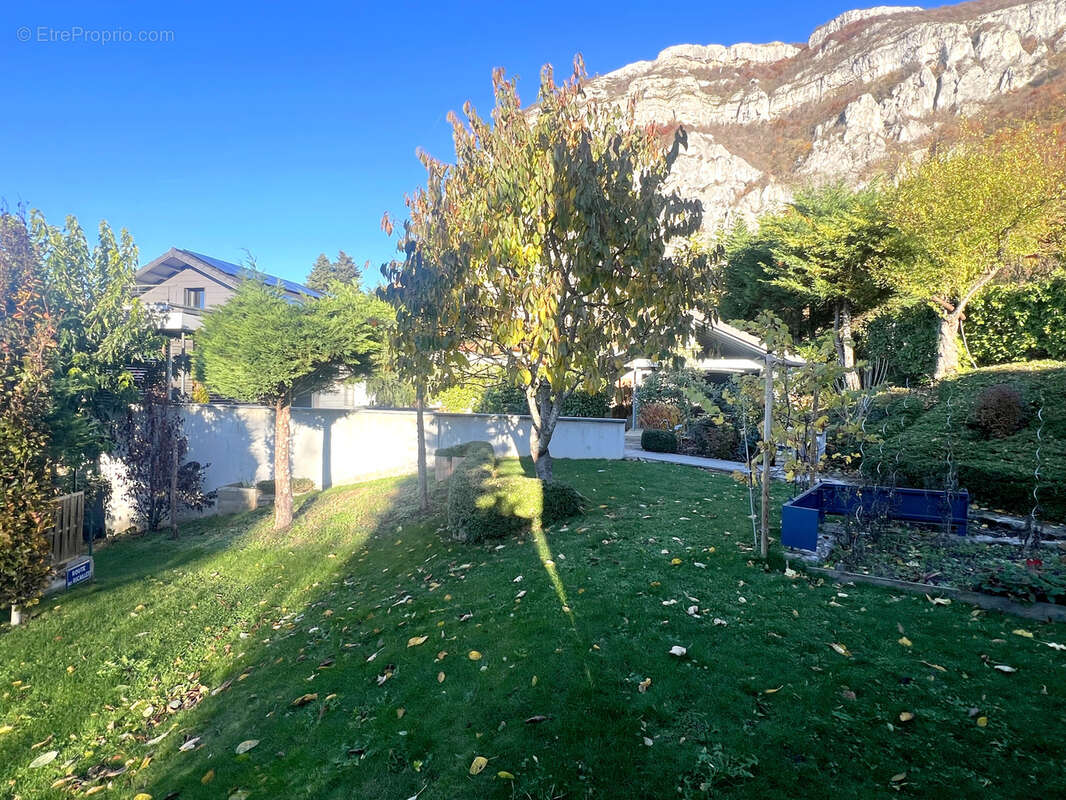 Maison à COLLONGES-SOUS-SALEVE