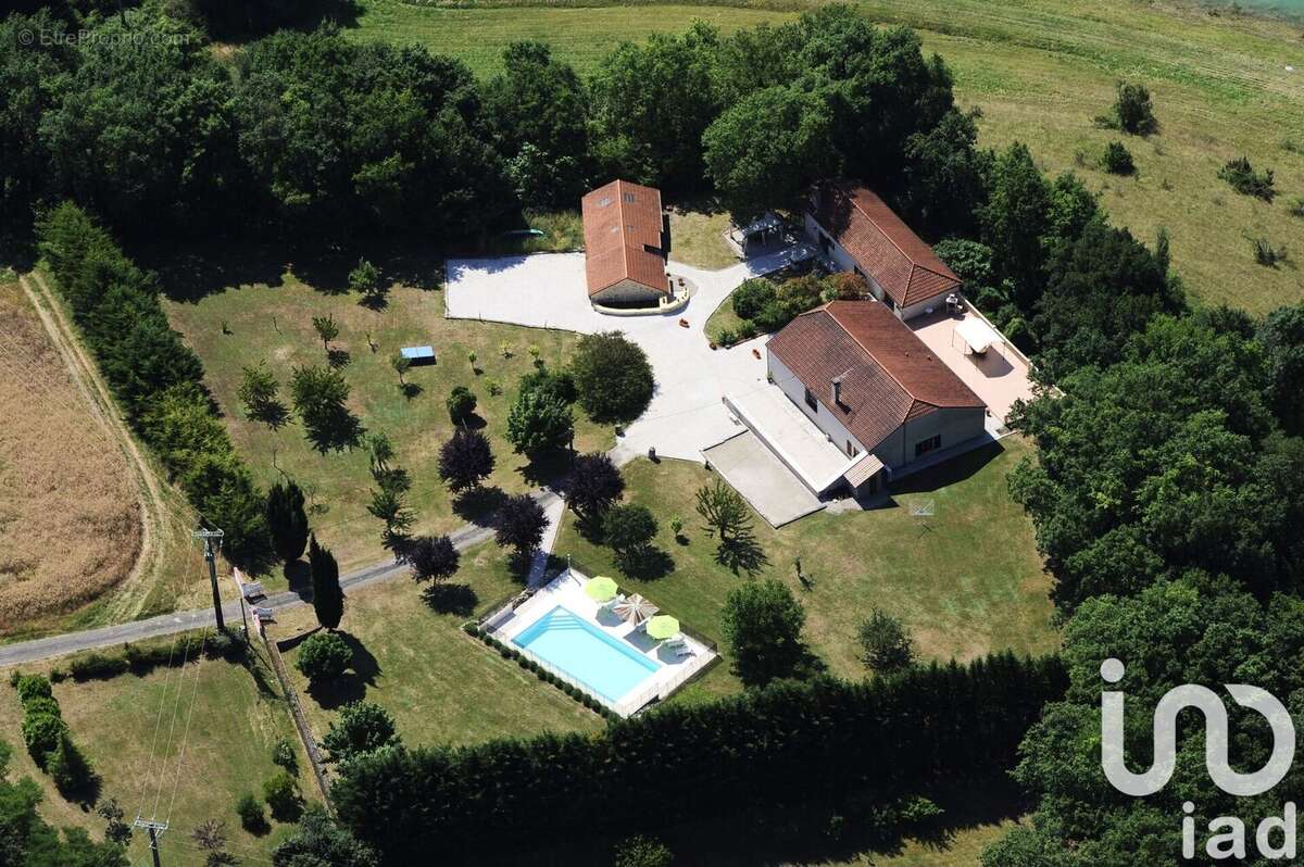 Maison 192 m² à Monbalen  - photo 2