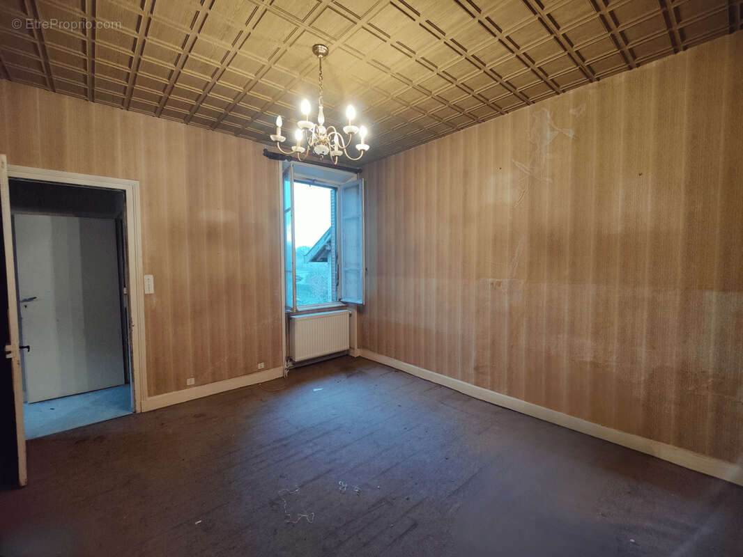 Maison à SAINT-CLAIR-DE-LA-TOUR