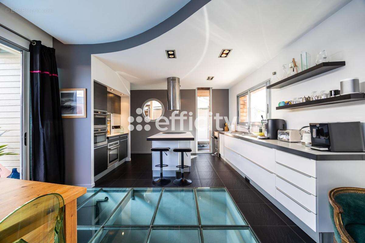 Maison 187 m² à Merignac  - photo 2