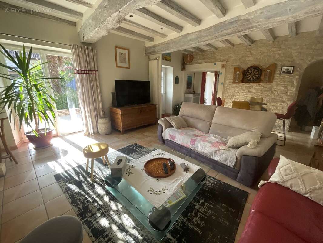 Belle maison en pierre avec dépendances – 167 m² - photo 5