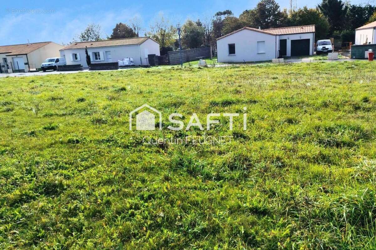 Photo 3 - Terrain à SAINT-JEAN-DE-BEUGNE