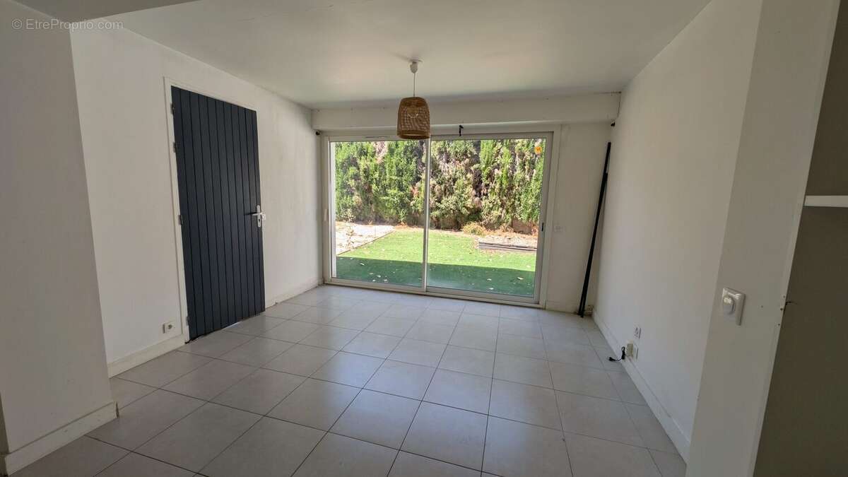 Maison 174 m² à Saint-Clement-De-Riviere  - photo 4