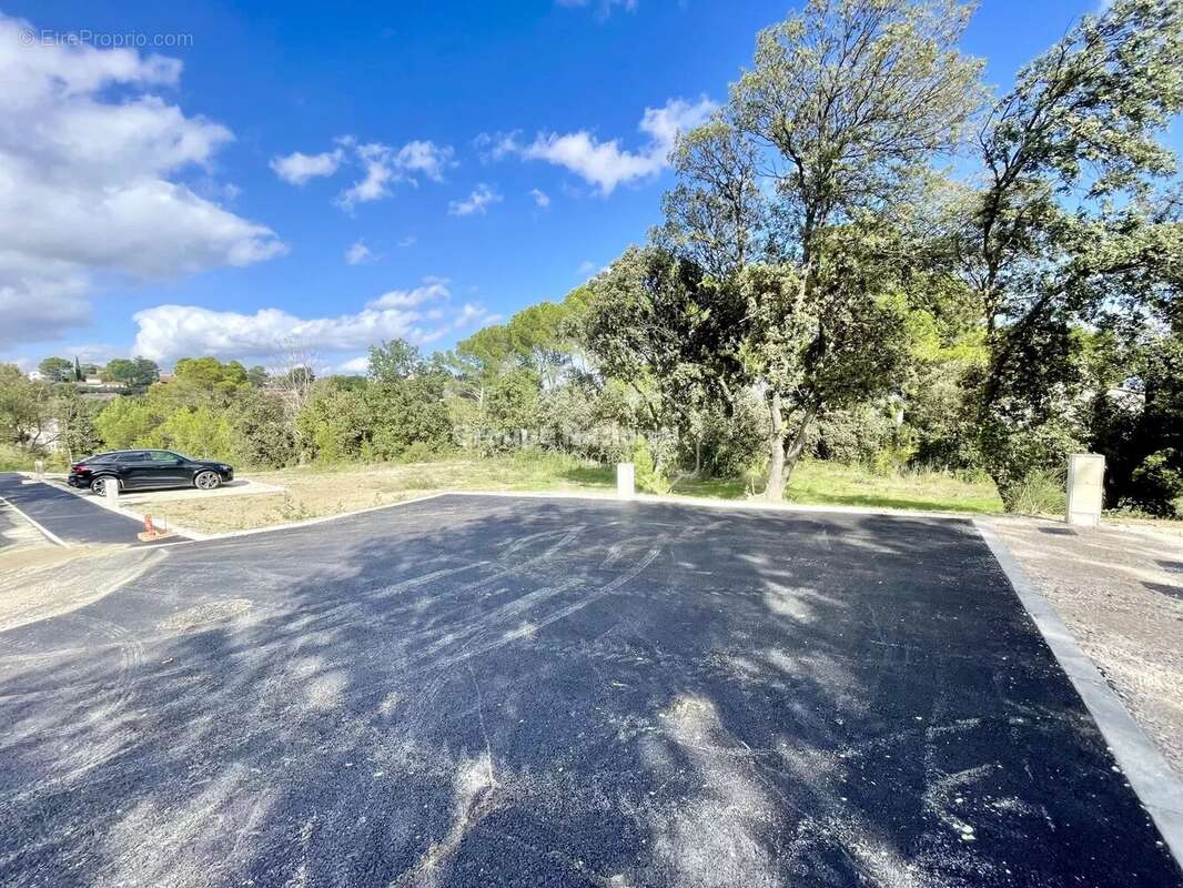 Terrain à CHATEAUNEUF-DE-GADAGNE