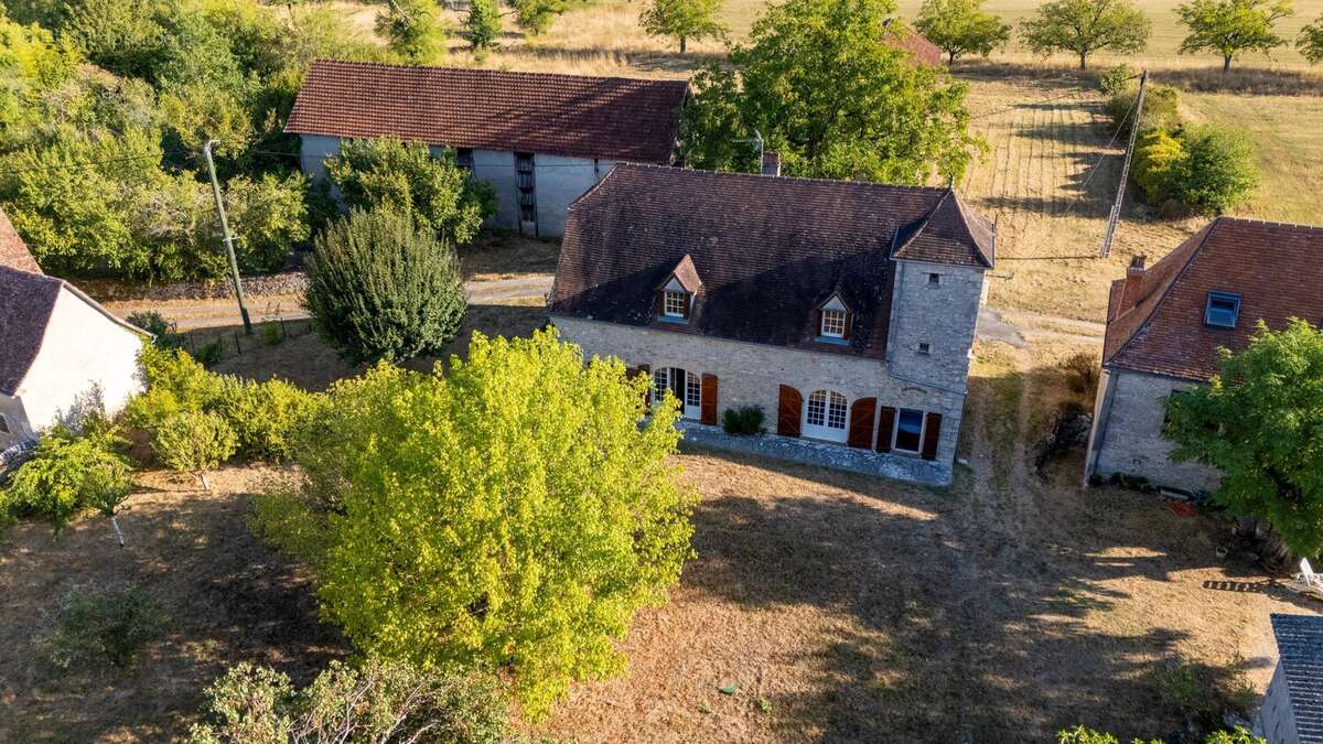 Charmante ferme quercynoise en pierre avec dépendances, à proximité de Rocamadour et de Martel - photo 12