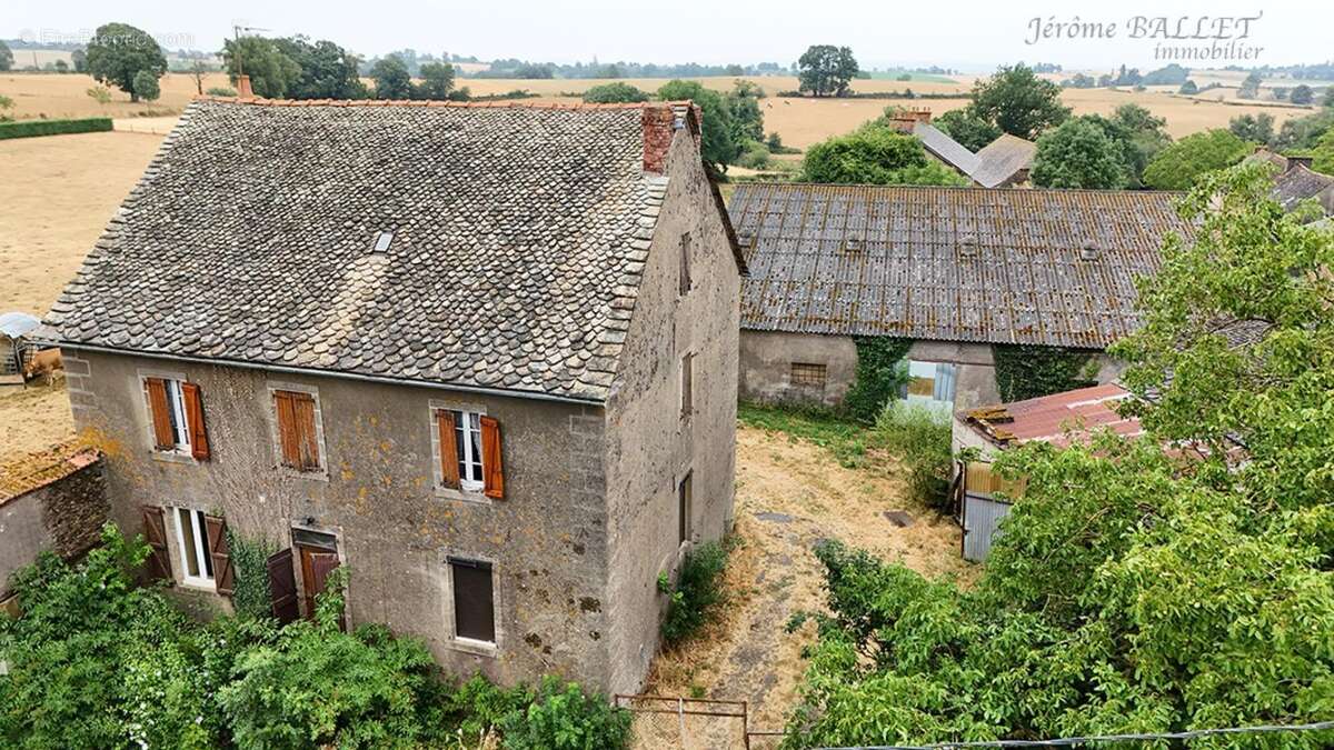 Maison 148 m² à Rieupeyroux  - photo 20