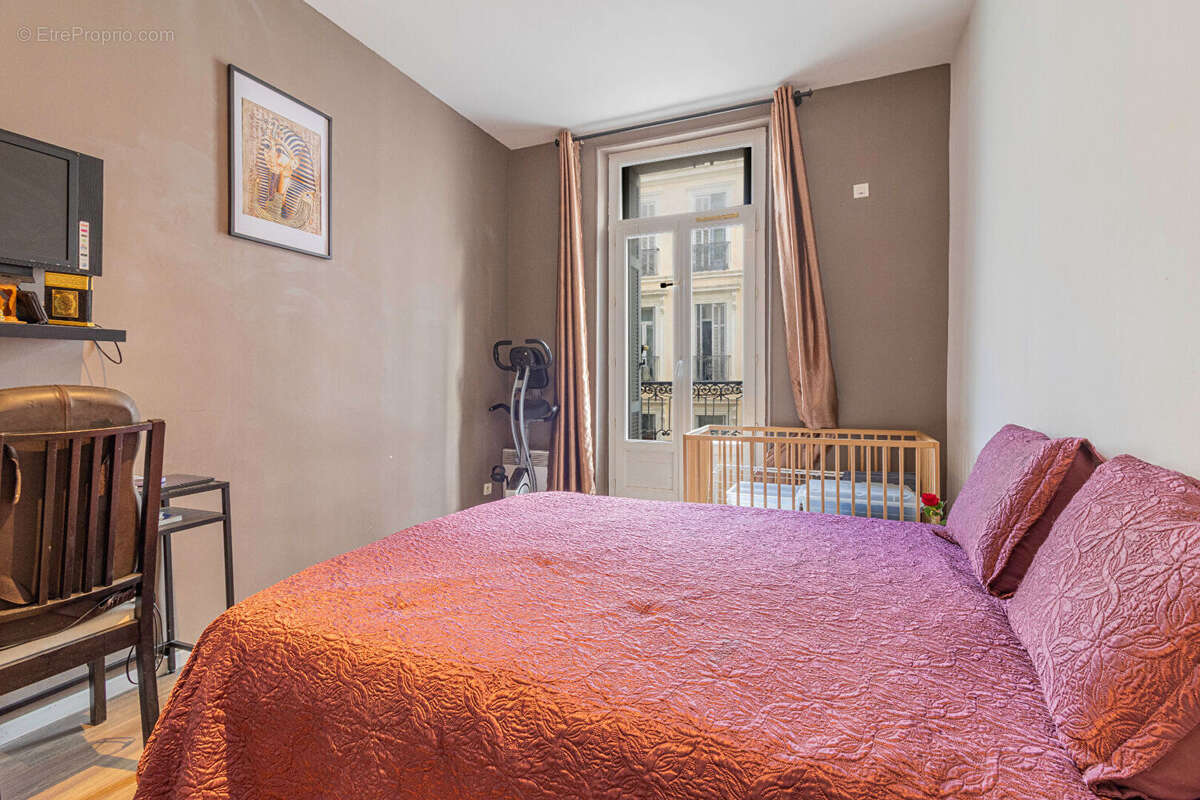 Appartement à MARSEILLE-2E