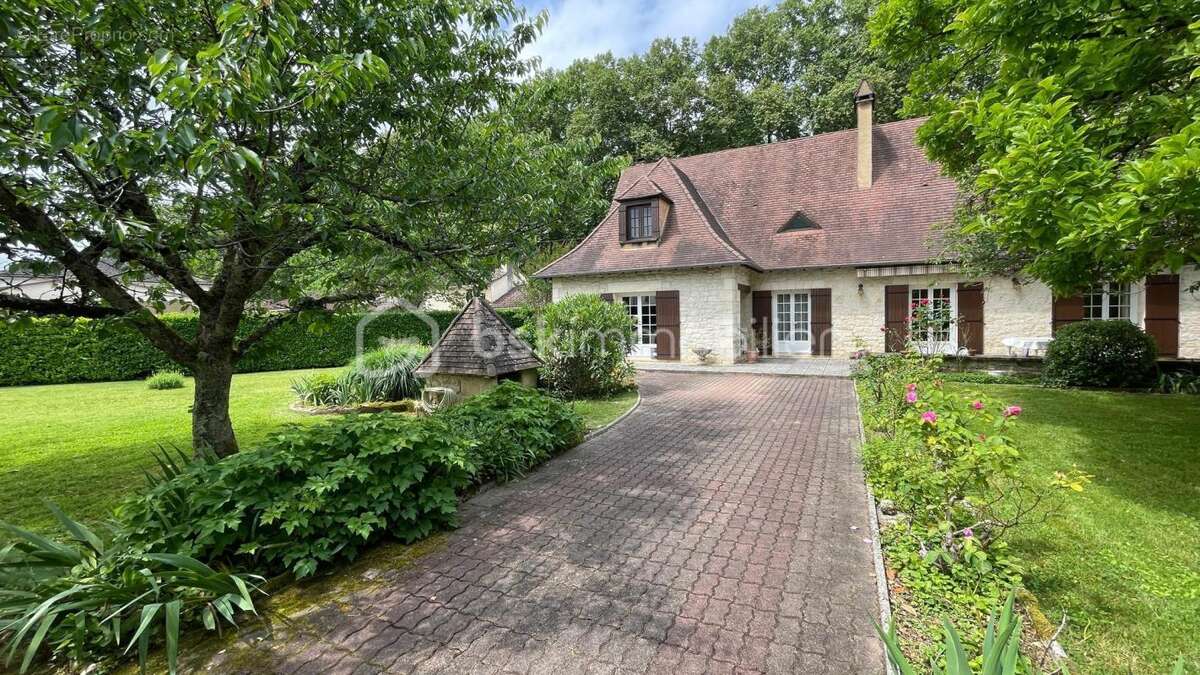 Propriété à saisir au coeur de Lalinde - photo 3