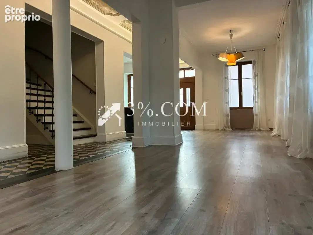 3%COM Belle maison de maître  dans l'hyper  centre de Savern - photo 16