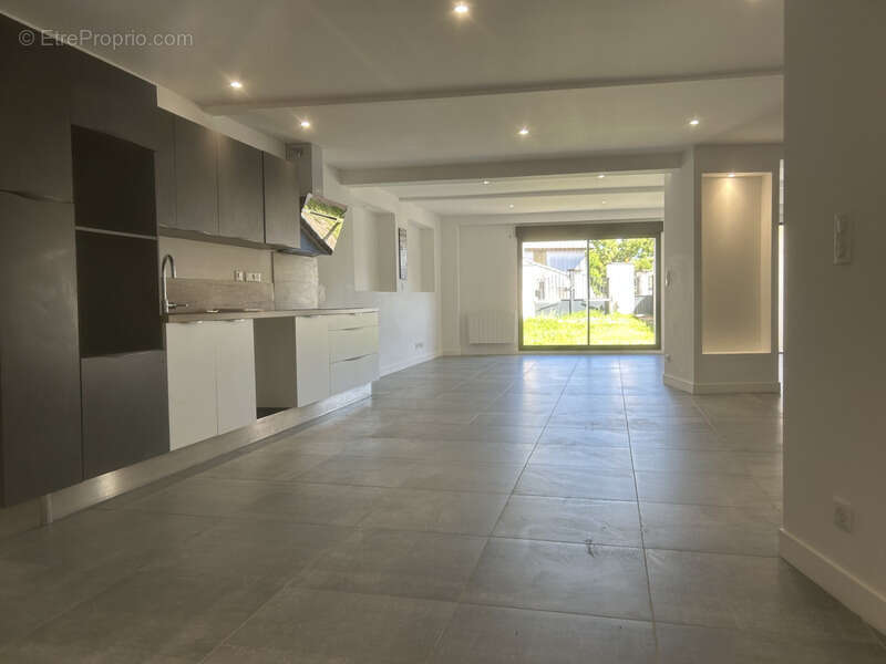 SURAT Maison de 166 m2 avec cour - photo 2