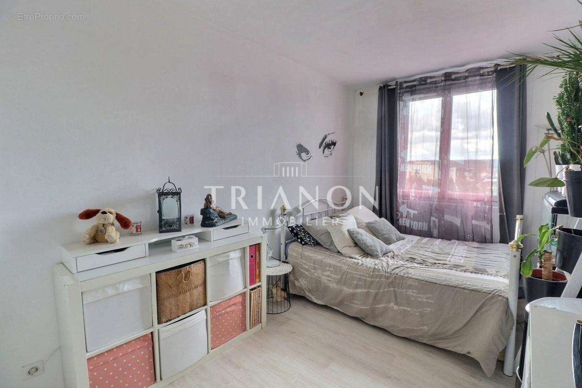 Appartement à LES CLAYES-SOUS-BOIS