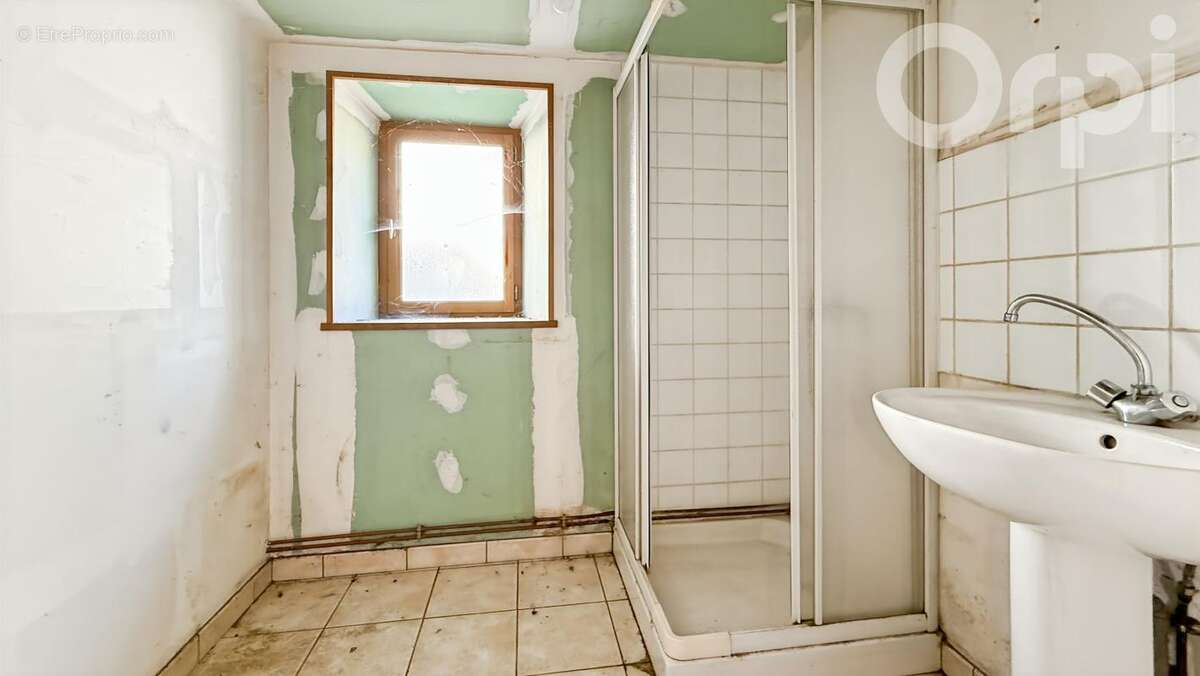  Maison à rénover avec ses 3 granges - photo 13
