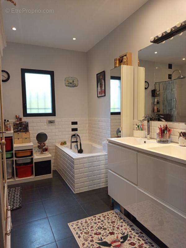 Maison à MONTSEGUR-SUR-LAUZON