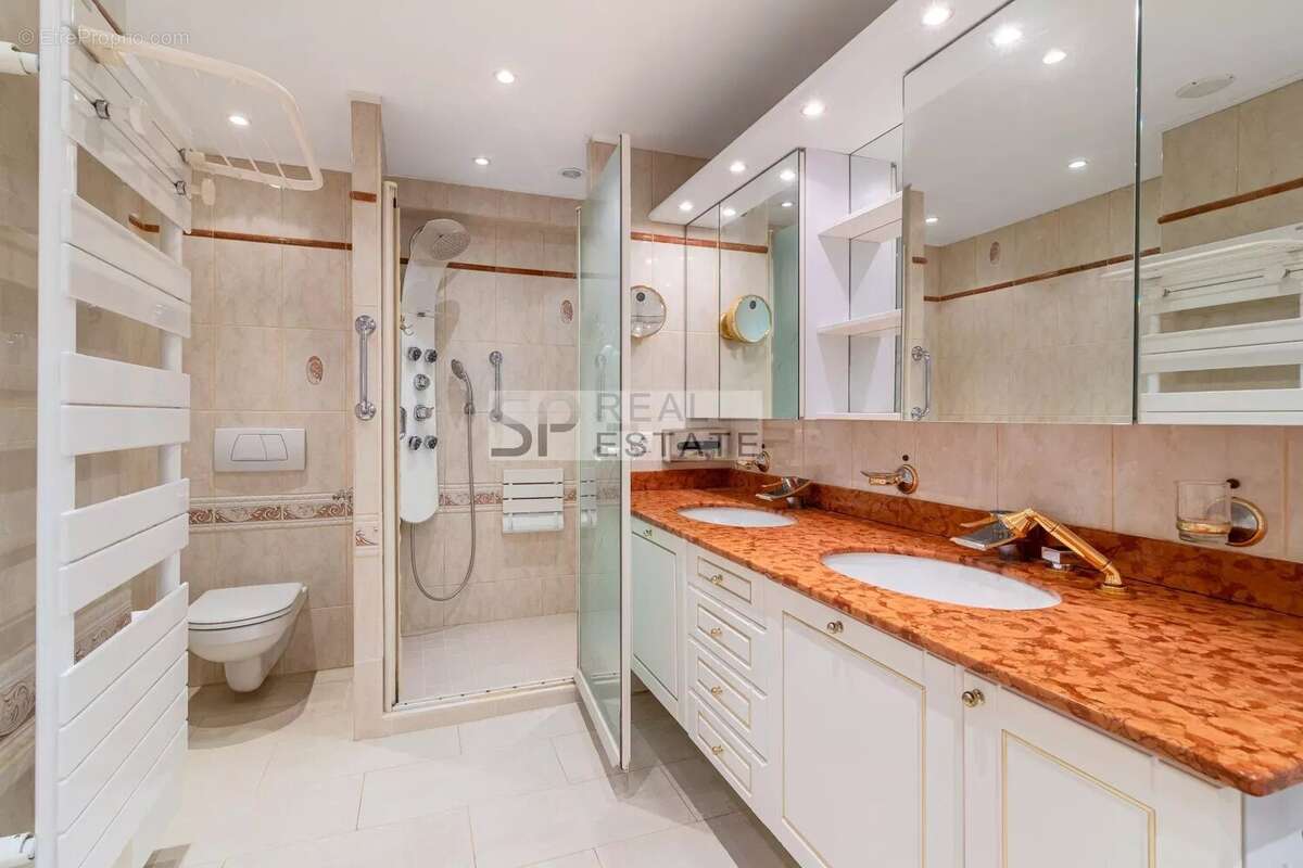 Appartement à VALLAURIS