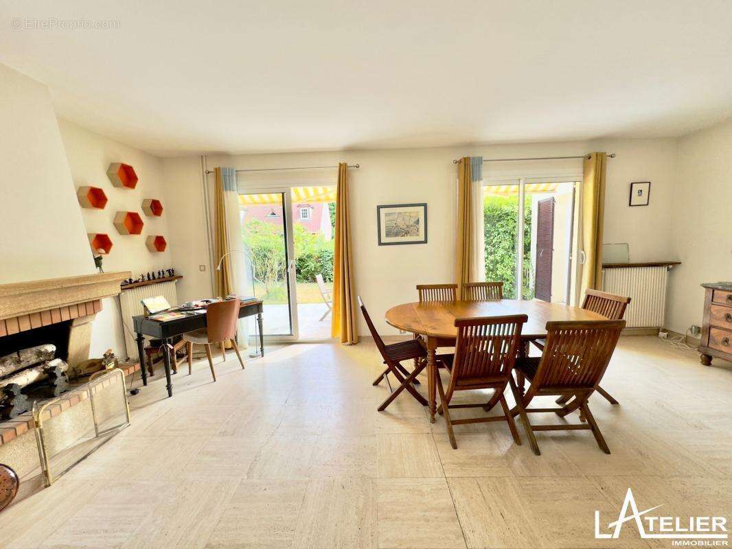 Maison à MAREIL-MARLY