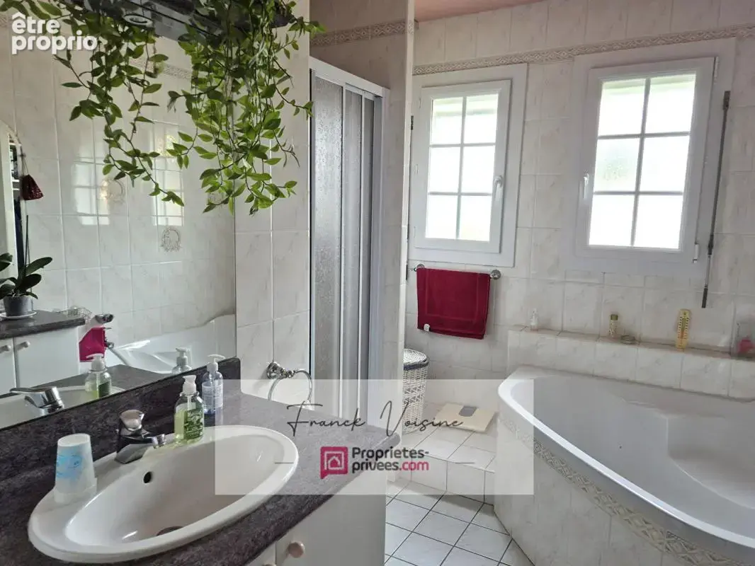 A VENDRE au Boupère, maison de 135 m2 avec 3 chambres et 1 bureau sur une parcelle de 745 m2 - photo 3