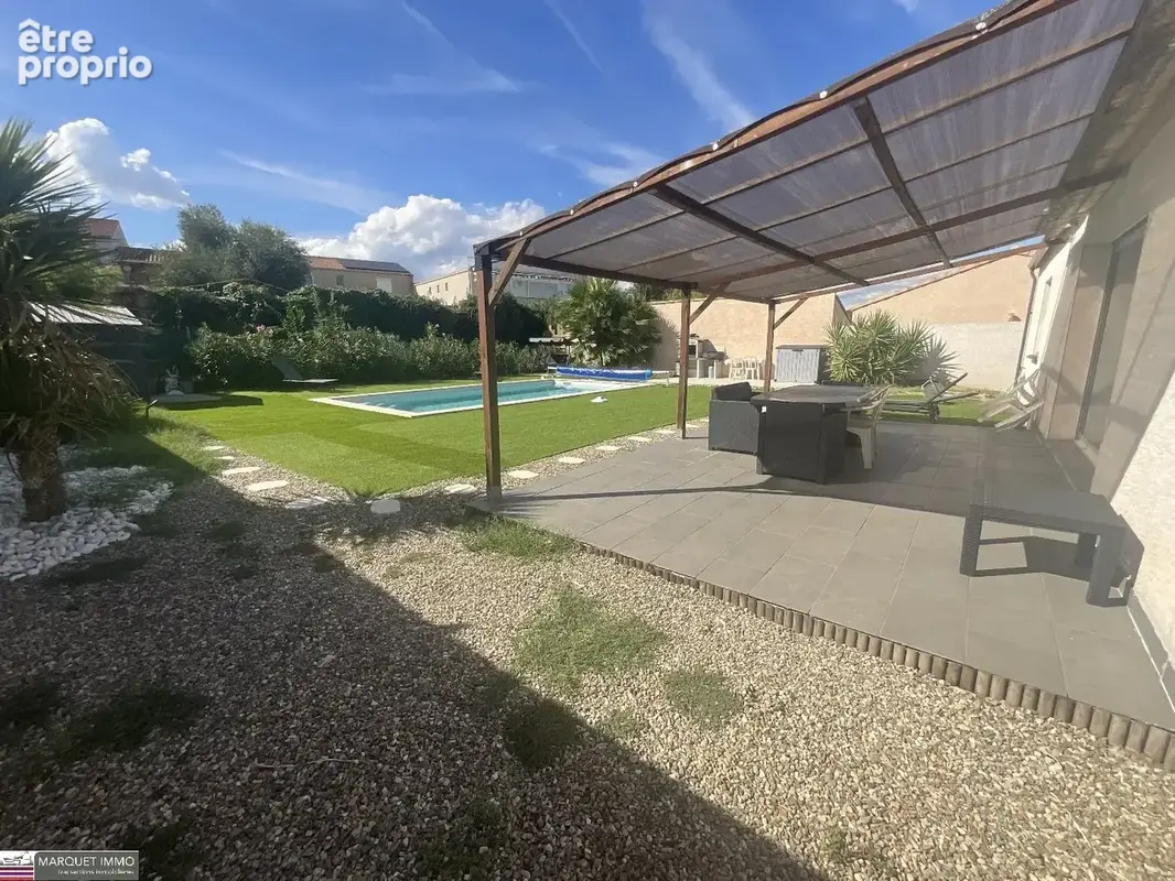 Villa T4 récente et fonctionnele, plain pied, offrant 155 m² en 4 faces sur 636 m² de terrain avec piscine et garage - photo 4