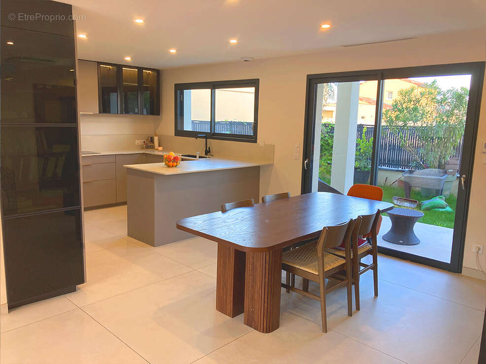 Maison à MONTELIMAR