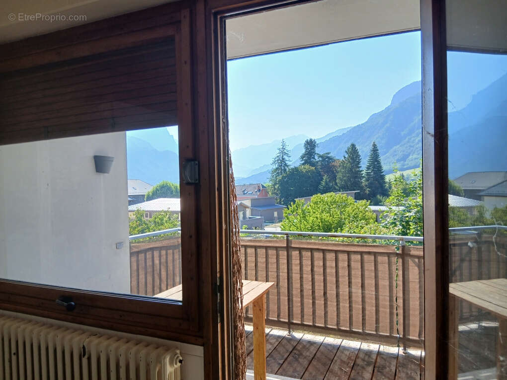 ST JEAN DE MAURIENNE Plein coeur de ville appartement T3 77 m2 à rénover - photo 2