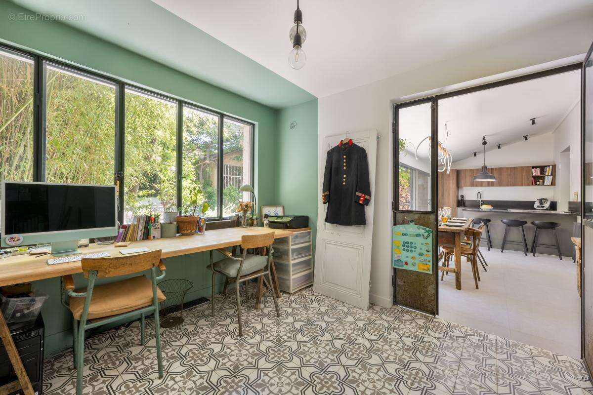 Magnifique maison rénovée avec dépendance au Coeur de Montchat - Coup de coeur assuré ! - photo 9