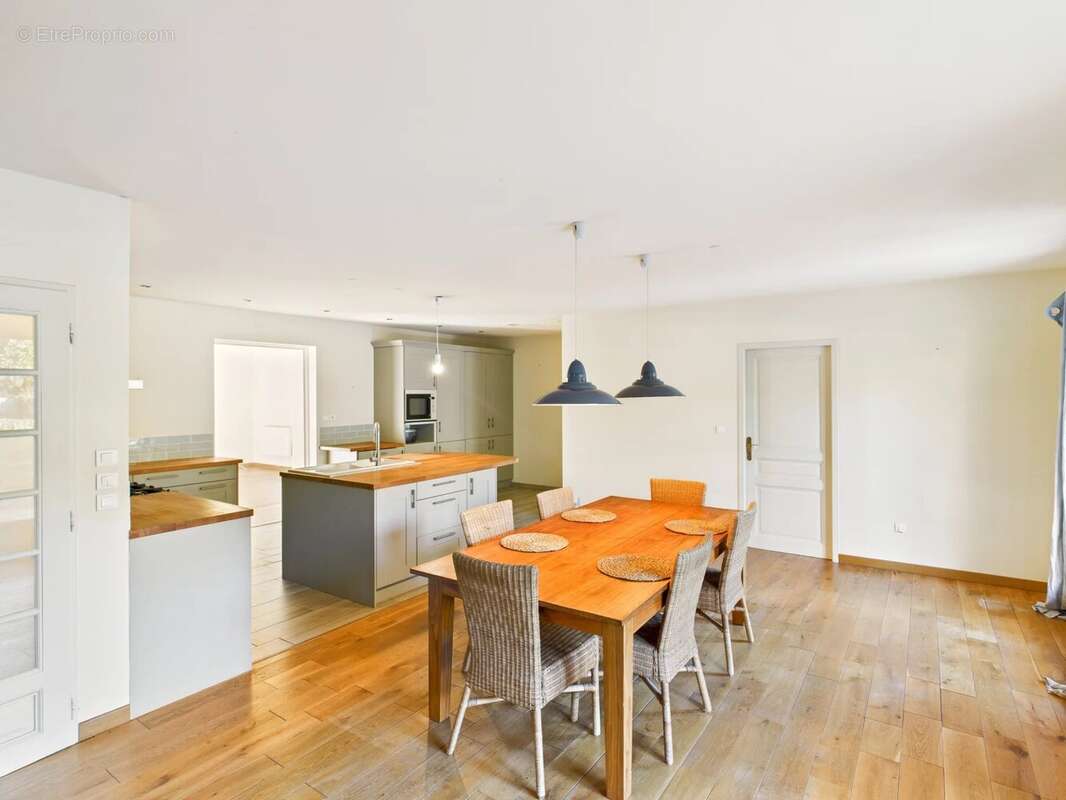 Maison à MONTAIGU-DE-QUERCY