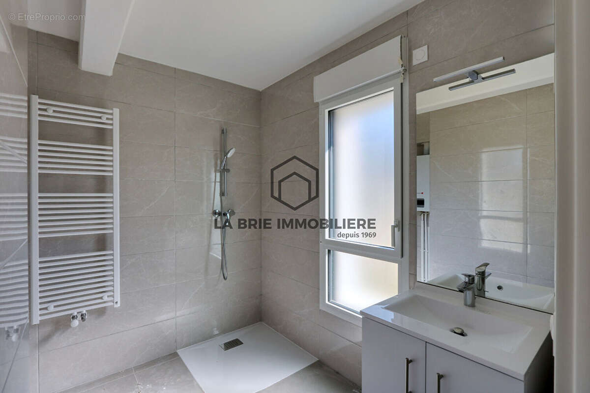 Appartement à DAMMARIE-LES-LYS