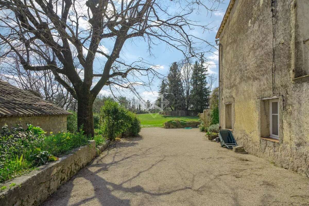 Maison à TOURRETTES