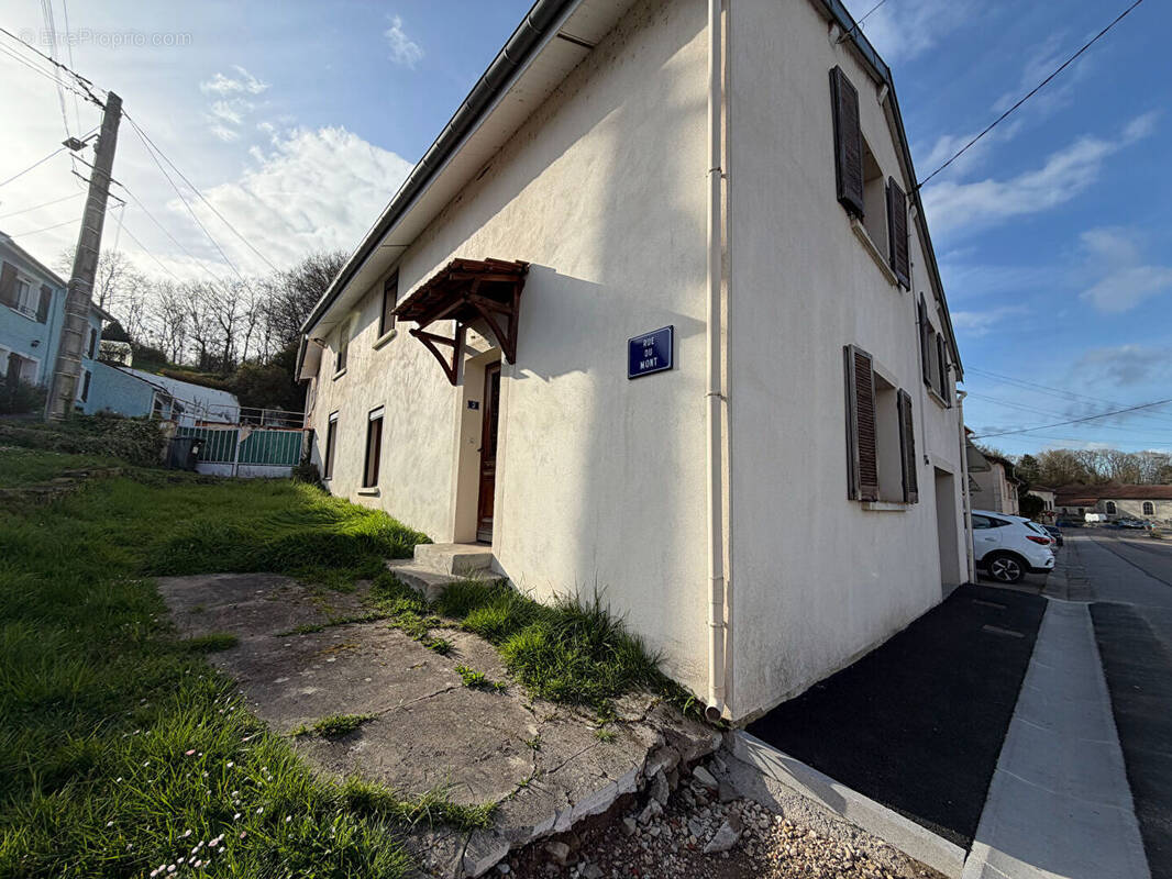 Maison à CREVECHAMPS